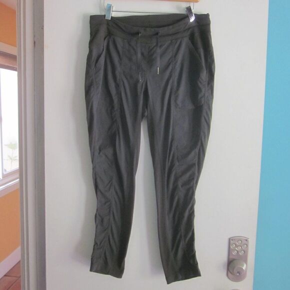 Lululemon Street to Studio II Womens Size 6 Tapered Leg Jogger Green Pants - Picture 1 of 12